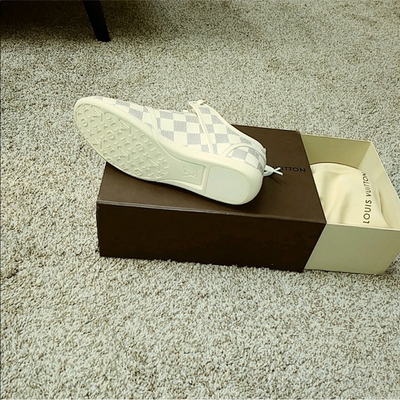 Louis Vuitton Sneaker - Picture 2 of 2